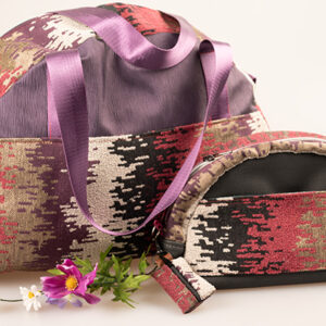 Weekender als handgemachtes Unikat mit Musterstoff, Reißverschluss, Tragegurten und passender Kosmetiktasche.